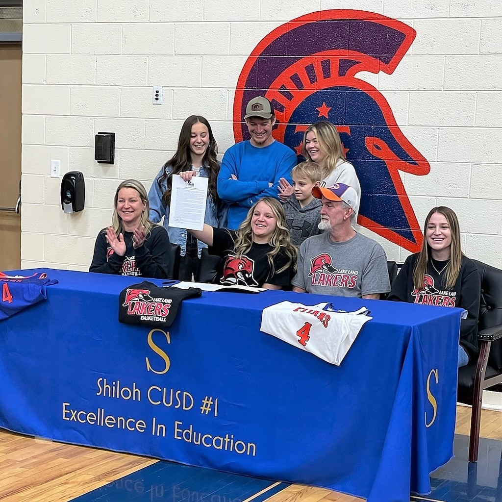 Thaylee Barry Lake Land signing