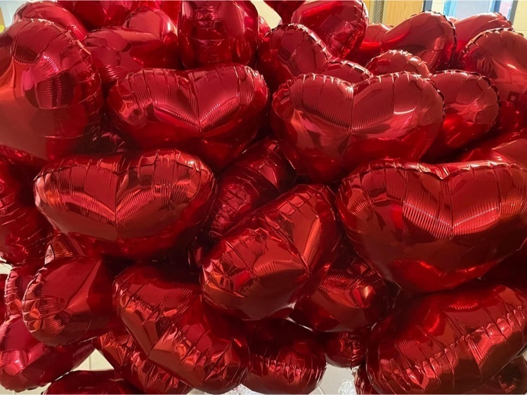 picture of red heart balloons