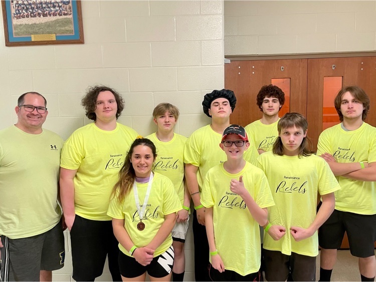 picture of Renaissance powerlifting team