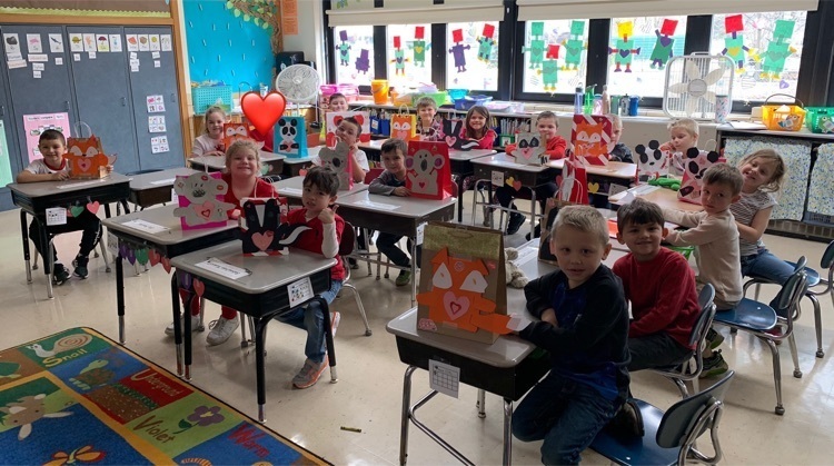 students with Valentine’s boxes