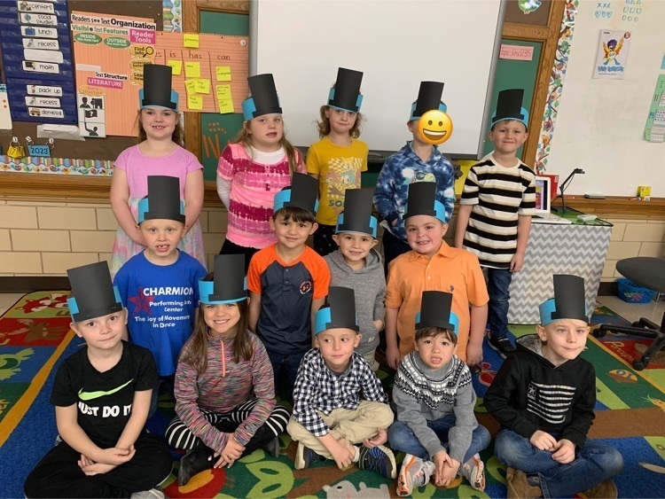 students in Lincoln hats