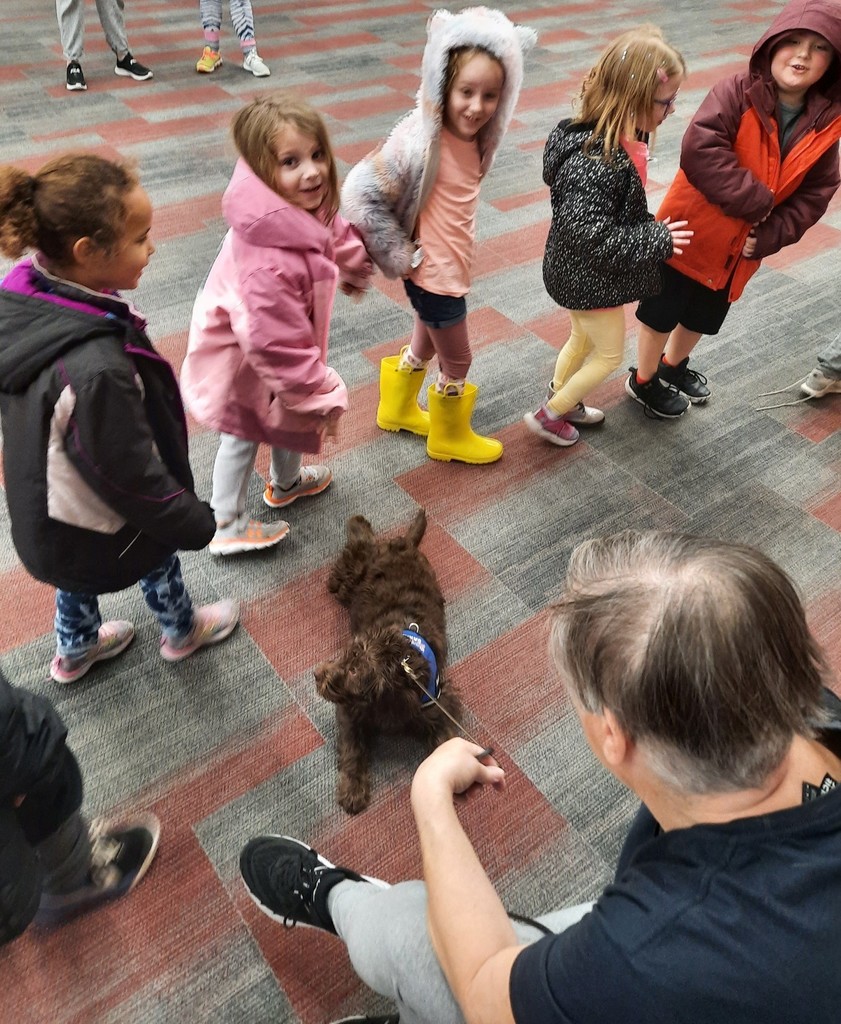 Students at BPS meet doggo