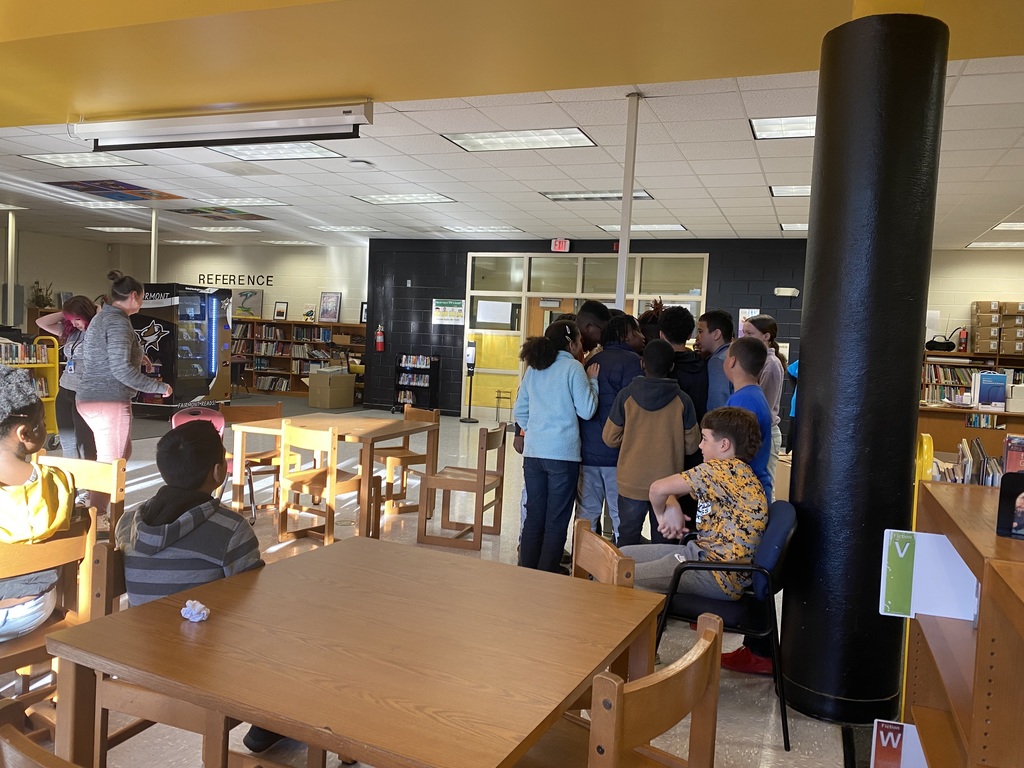 Speaker talk to 5th grade about bullying