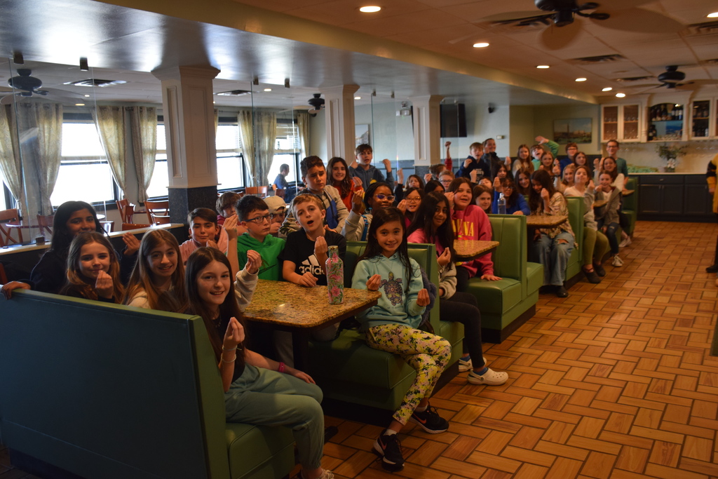 LVMS Italian classes went to Ralph's in Bayville to make their own pizzas.