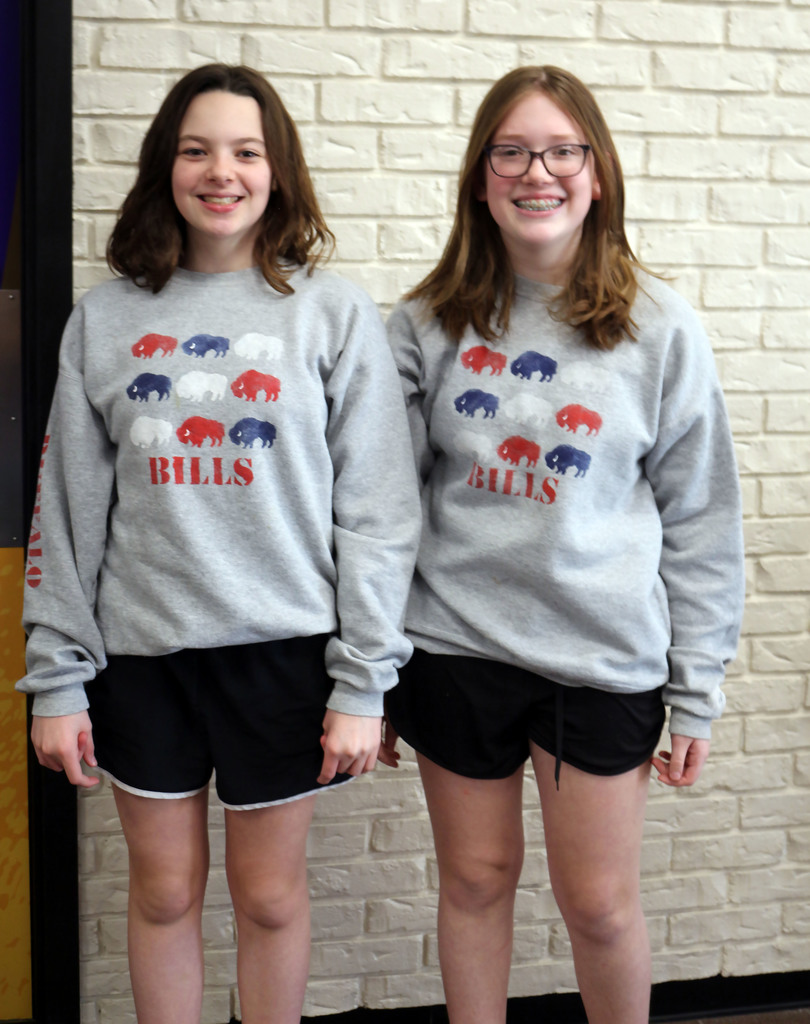 two students dress alike.