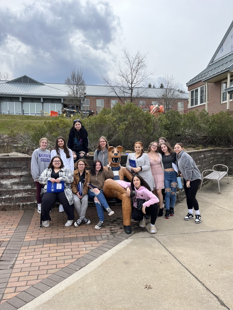 students on field trip 