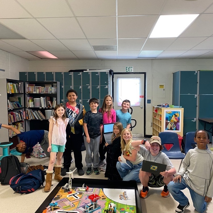 Did you know Ms. Payne leads a 4th grade Robotics Club?!?! Check out these future engineers and computer programmers in the making!