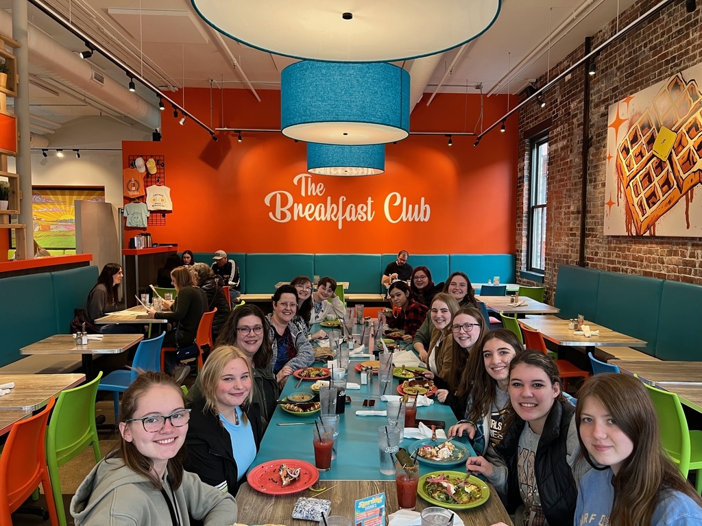 MPHS Choir students out to eat