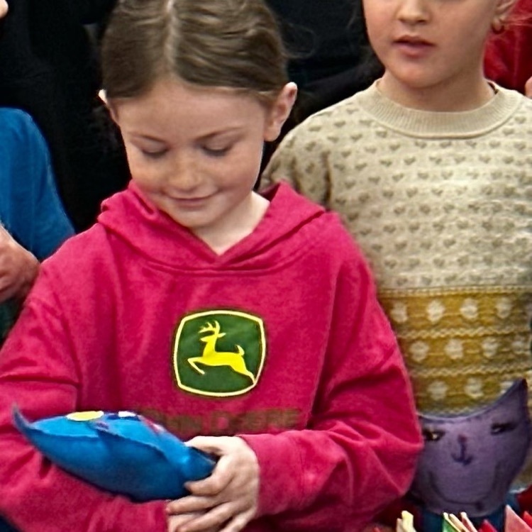 elementary kids get stuffed animals from central HS