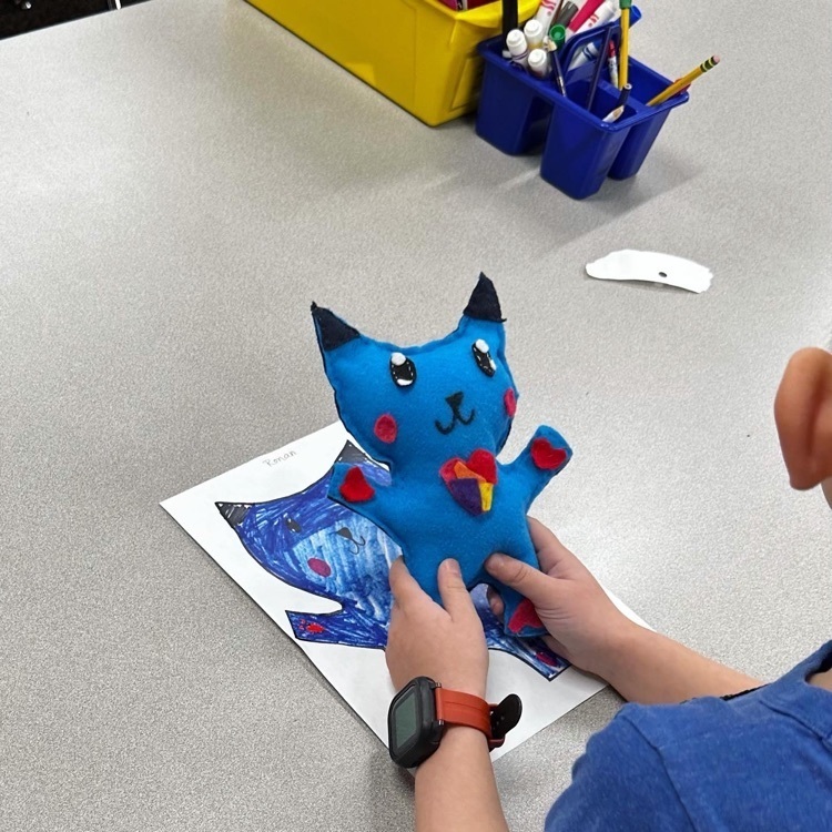 elementary kids get stuffed animals from central HS