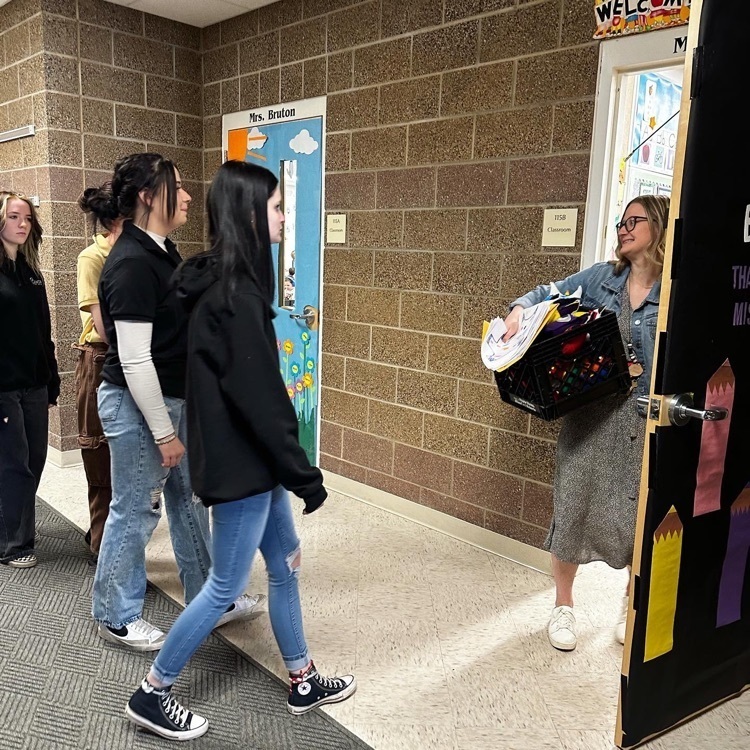 elementary kids get stuffed animals from central HS