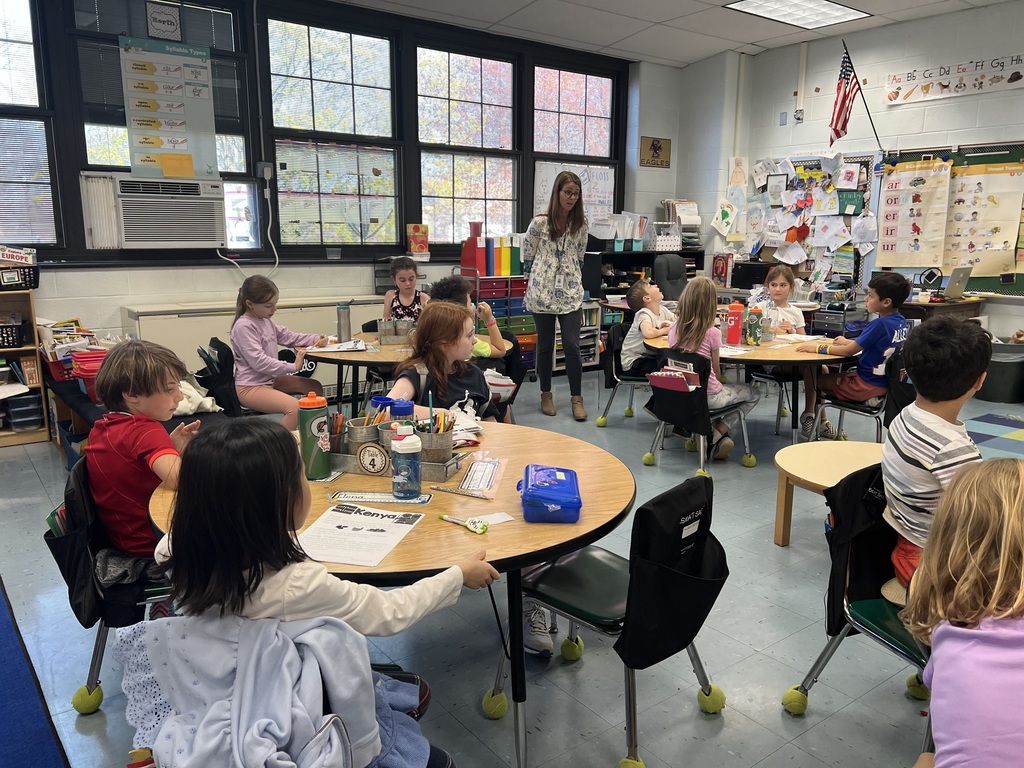 students in 2nd grade classroom