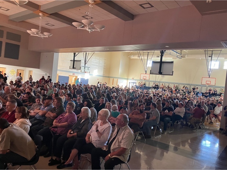 Standing Room Only! 😳😳