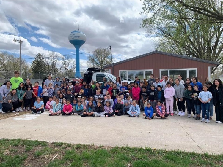 WL FFA and 2nd grade clean up Kimberly Park for Earth Day