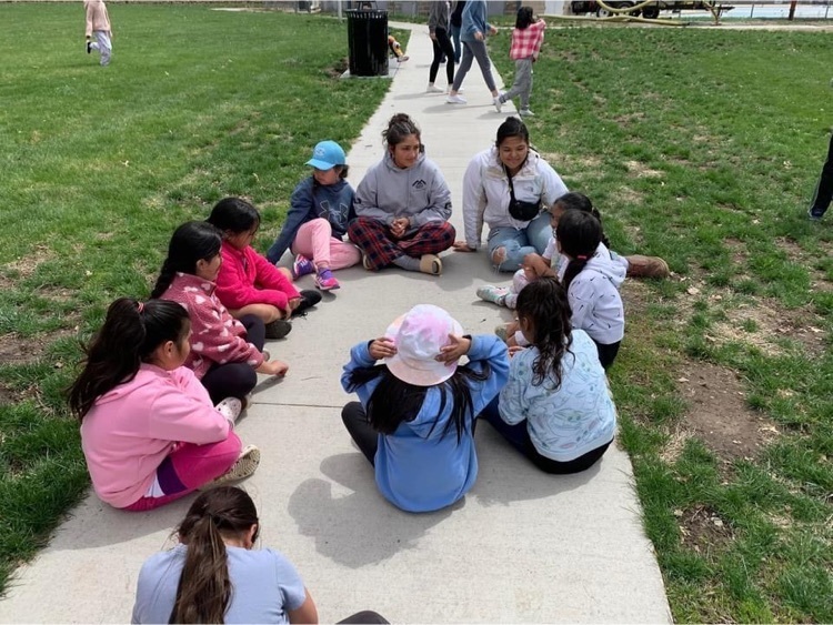 WL FFA and 2nd grade clean up Kimberly Park for Earth Day