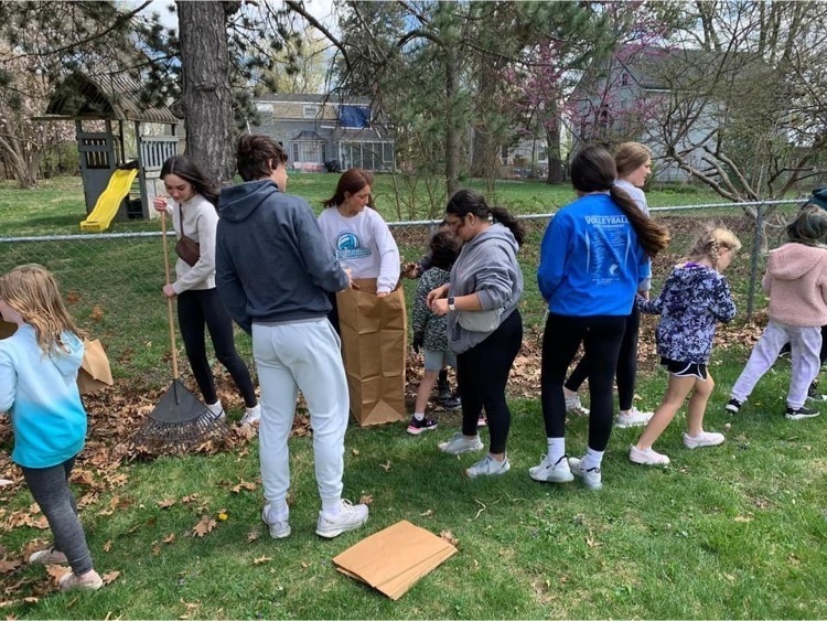 WL FFA and 2nd grade clean up Kimberly Park for Earth Day