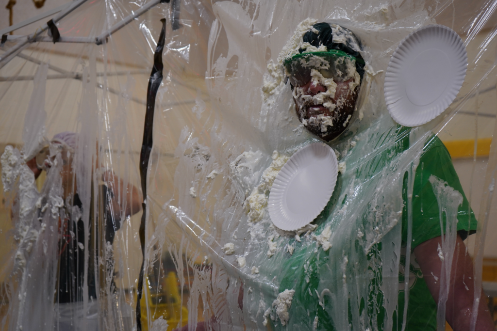 Principal Sais covered in pie creme