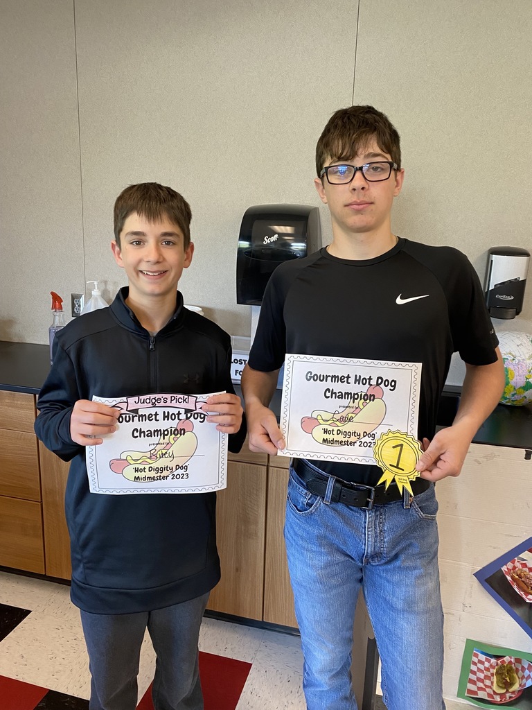 We had guest judges join us in Hot Diggity Dog to judge our gourmet hot dogs. Congratulations Sydney Laures & Kimber Dungey on winning with their "Spicy Dog" and Riley Berns & Cade Carpenter with their "Top Dawg".
