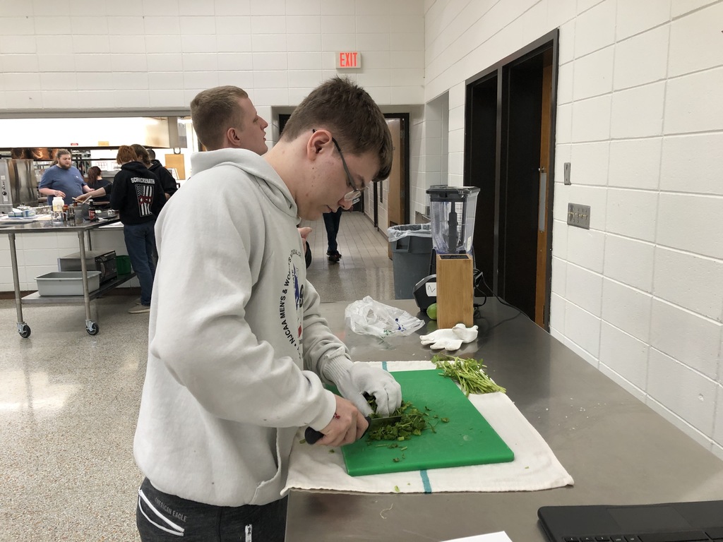 Mrs. Schmitt’s amazing Foods II students were given a ground beef challenge. "If I give you one pound of ground beef; what could you make with it?" Wait until tomorrow for their results. Their labs smelled delicious today, so they are cooking up something good! 