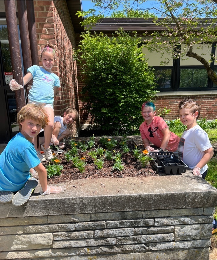kids planting flowers