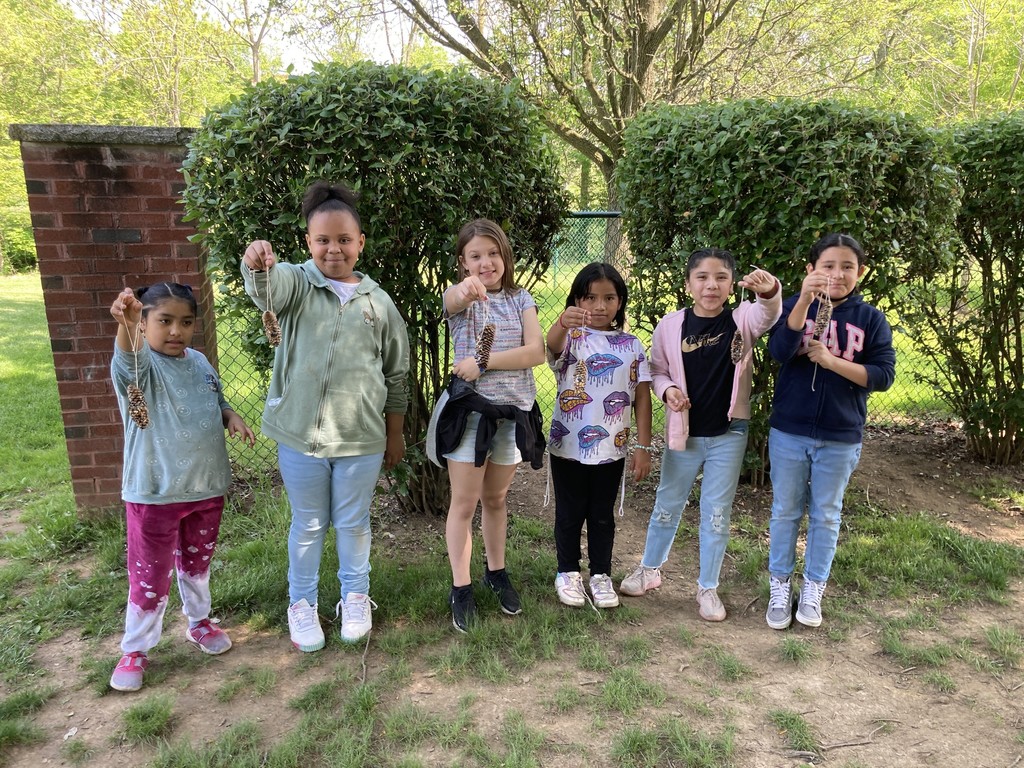 4th Graders making pinecone birdfeeders