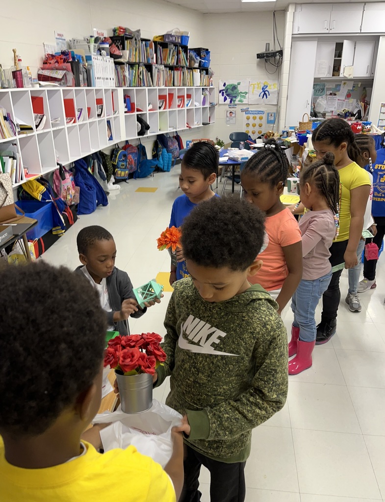 Students shopping at the pre-K Mother's Day Store. e 