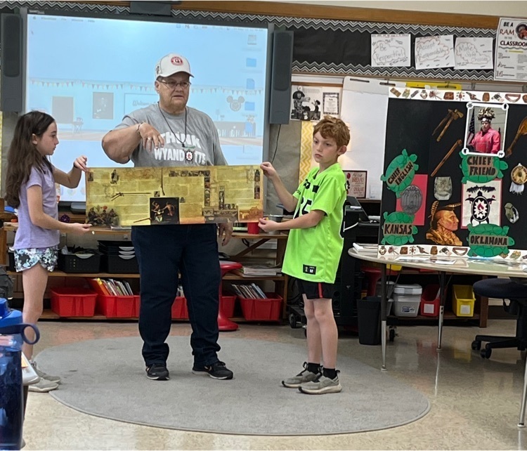 Miss Barnes gets third grade ready for their Wyandot County tour!