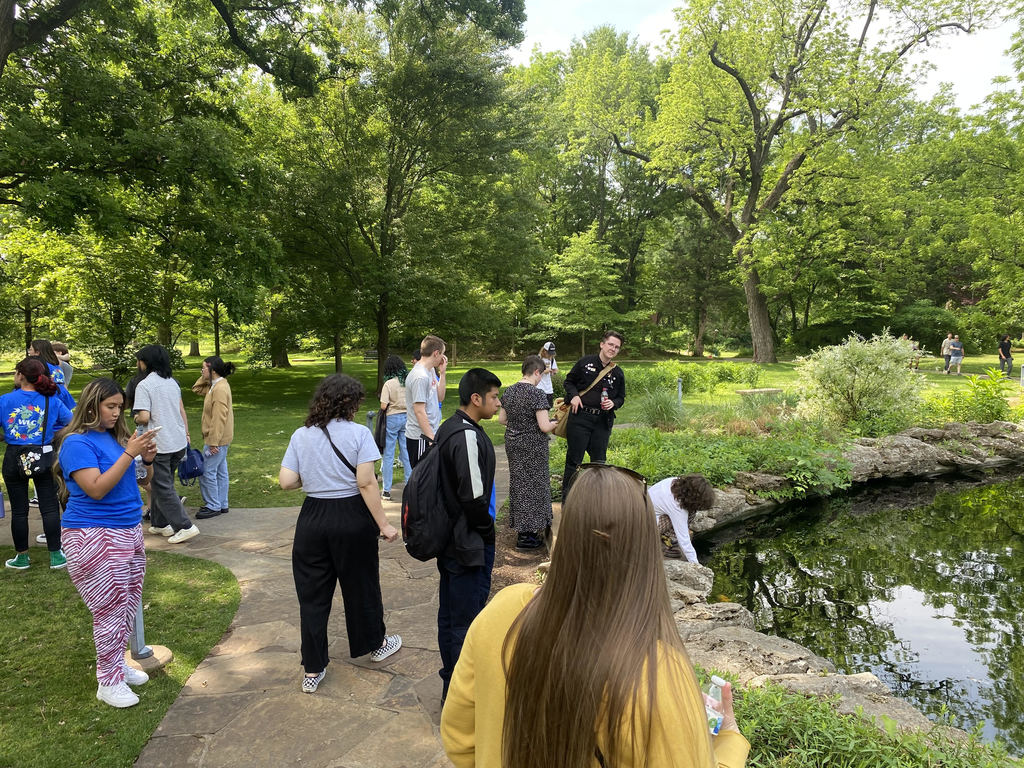 Claremore High School Art students at the Philbrook art museum