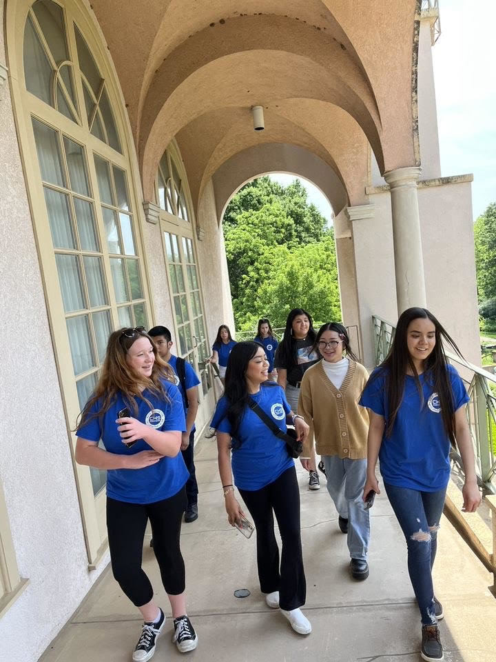 Claremore High School Art students at the Philbrook art museum