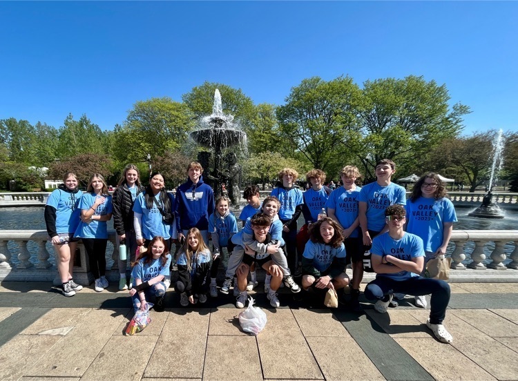 students at zoo