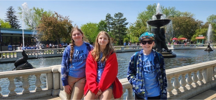 students at zoo