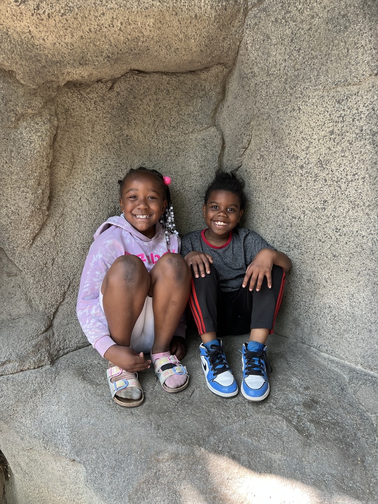 2nd grade is having a blast at the Brookfield Zoo!!! 