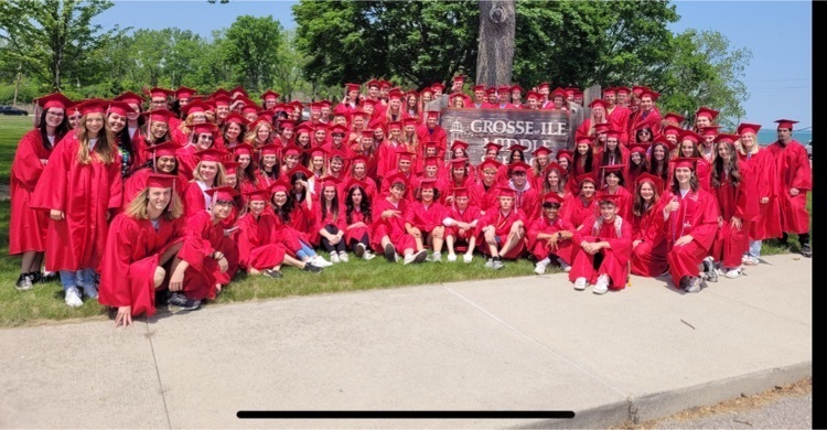 Seniors posing next to GIMS sign 