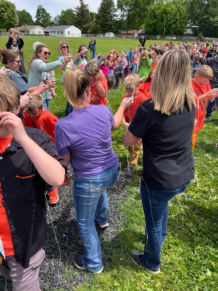 student getting silly string