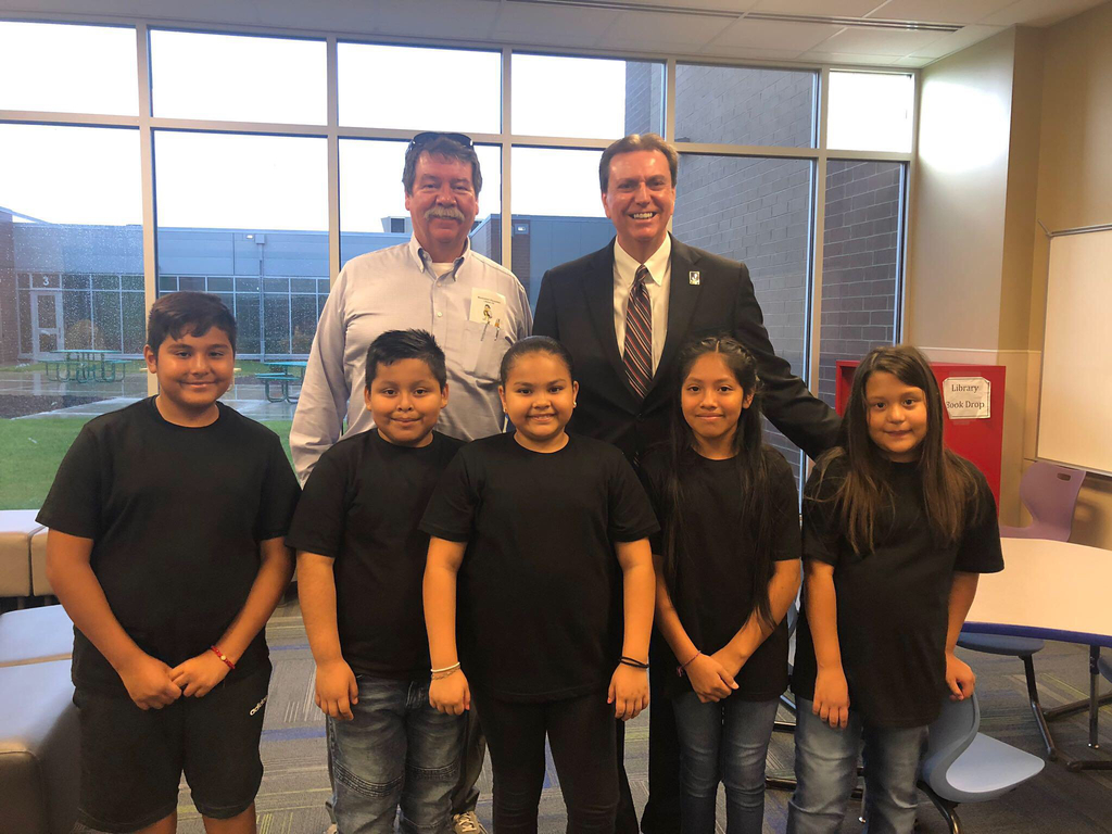 4th grade Ambassadors with Dr Watson and board member Steve Roberts! Thanks for visiting!