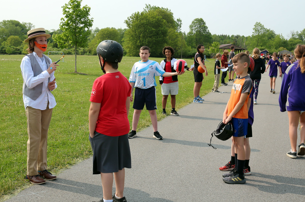students act as wax figures.