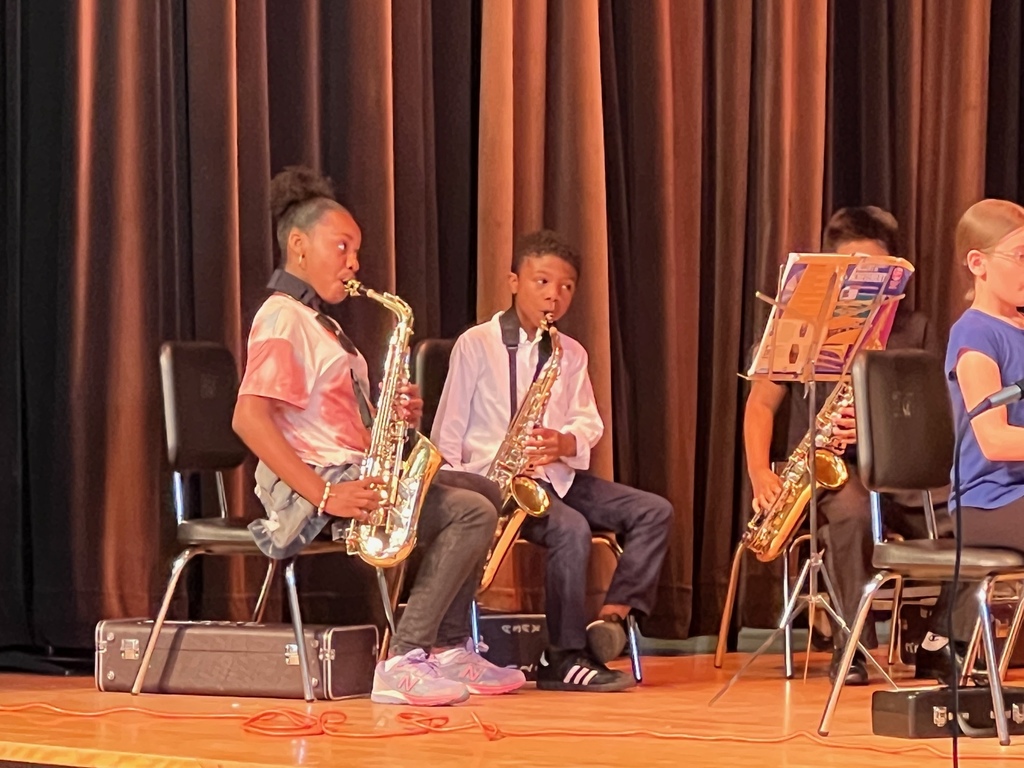 Fourth Grade had their Spring Concert! The Band, Strings, and the Chorus performed many amazing songs. Congrats to a wonderful show!