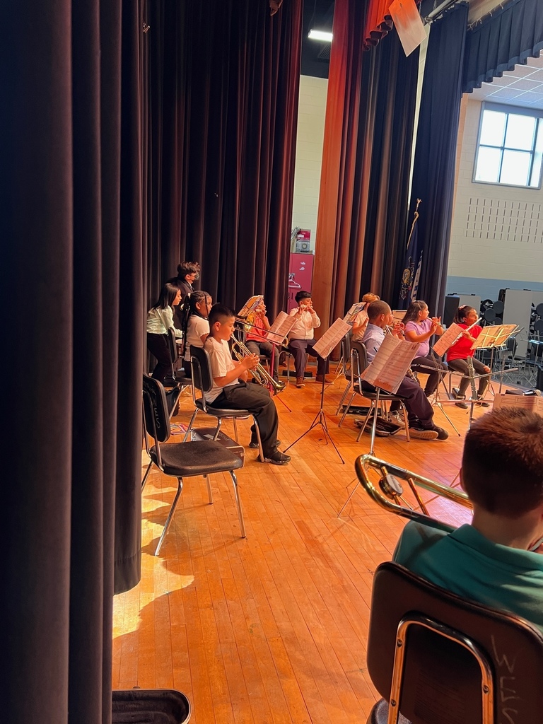 Fourth Grade had their Spring Concert! The Band, Strings, and the Chorus performed many amazing songs. Congrats to a wonderful show!