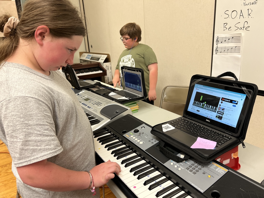 3rd graders learning piano