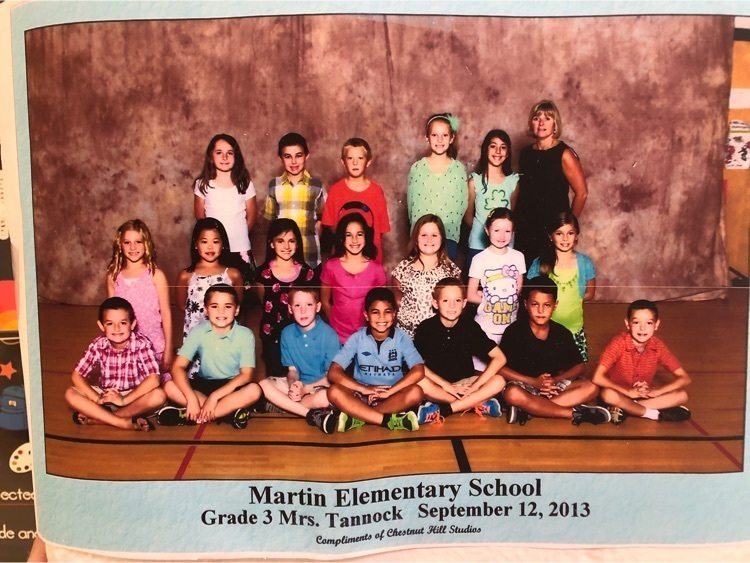 Seniors’ third grade class photo