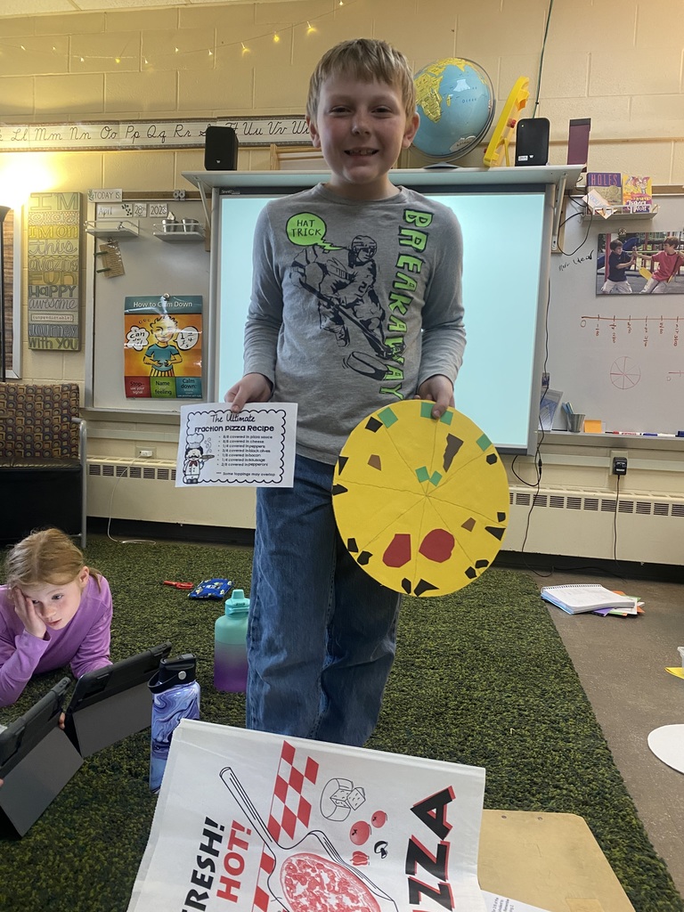 Student with pizza and certificate