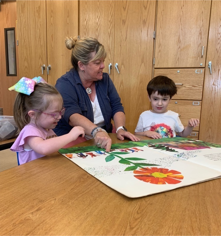 students reading with the teacher