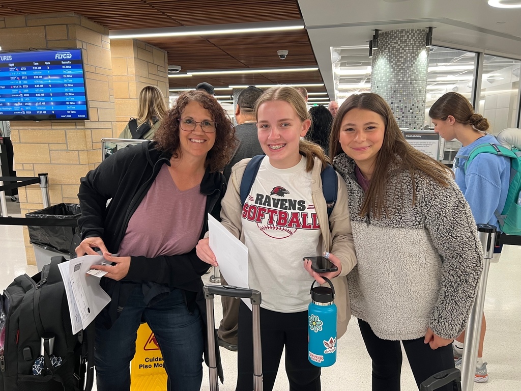 Denise Busch, Ava Miller, Maelys Beachy