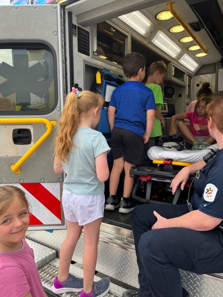 students touring ambulance