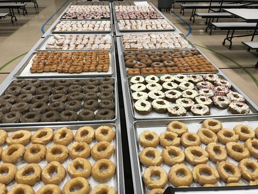 MP East Elementary Donuts with Dads and/or Grownups was a sweet success! ❤️🍩 #mphawks