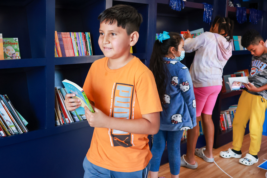 students picking out books