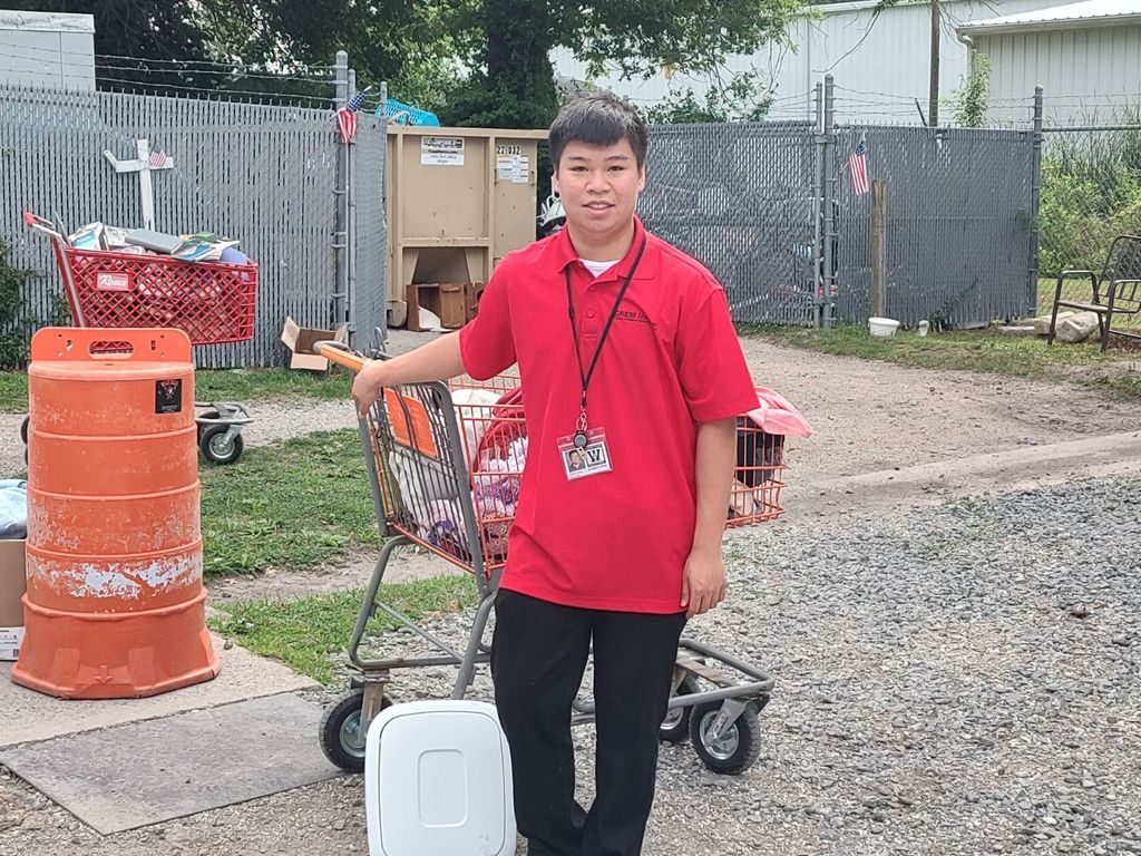 summer crew students working