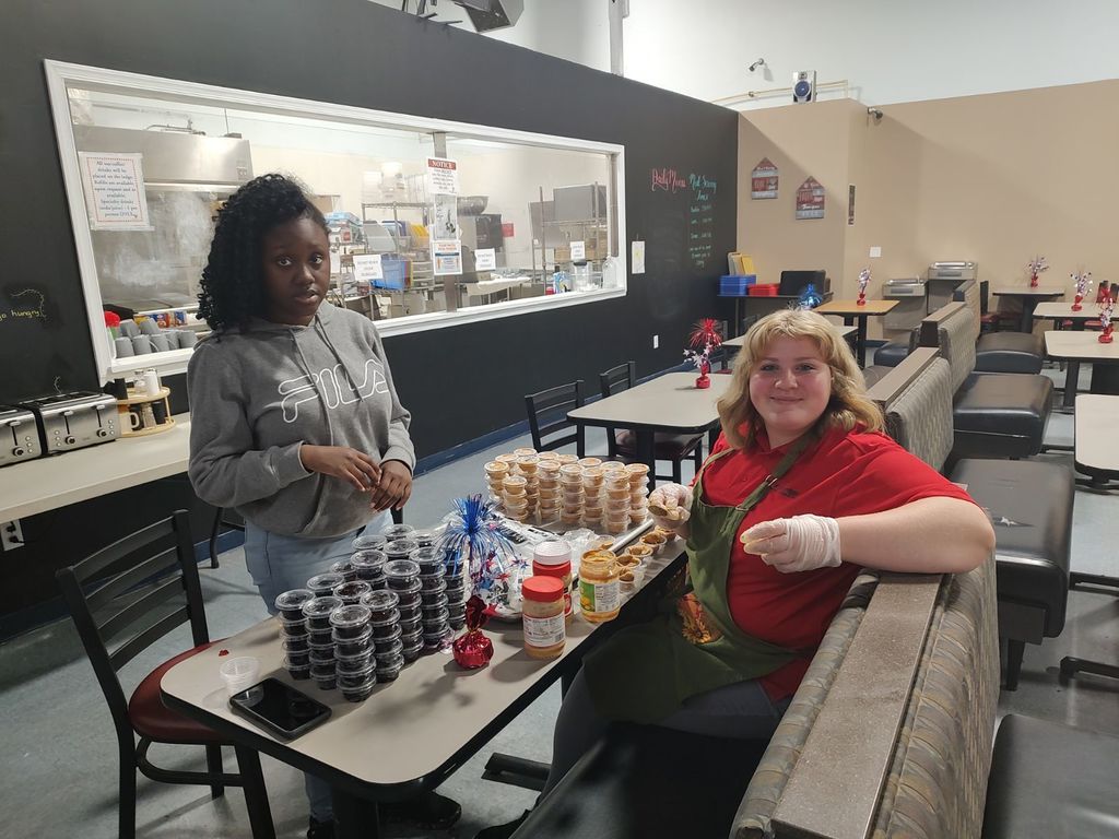 summer crew students working