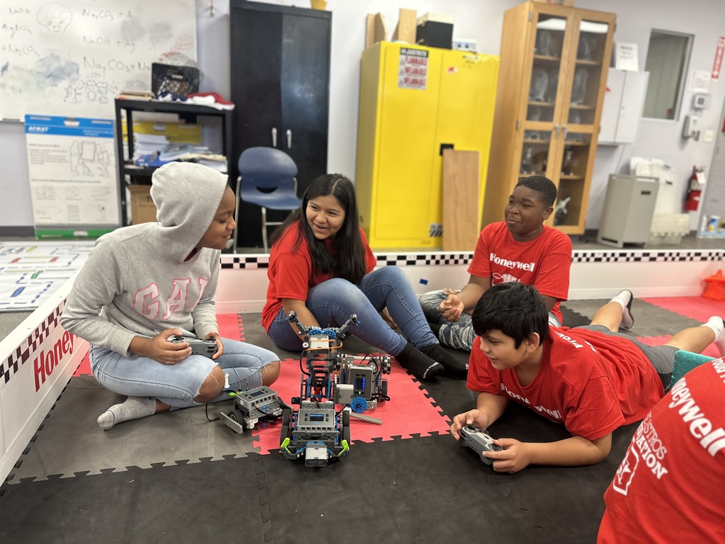 Let's take a moment to applaud our future engineers, programmers, and inventors who have worked tirelessly to bring their Robots to life. Your teamwork, creativity, and problem-solving skills have impressed us all. We can't wait to see your showcase at the Astros game on July 30th. #SWSProud @TheAstrosFoundation @Honeywell