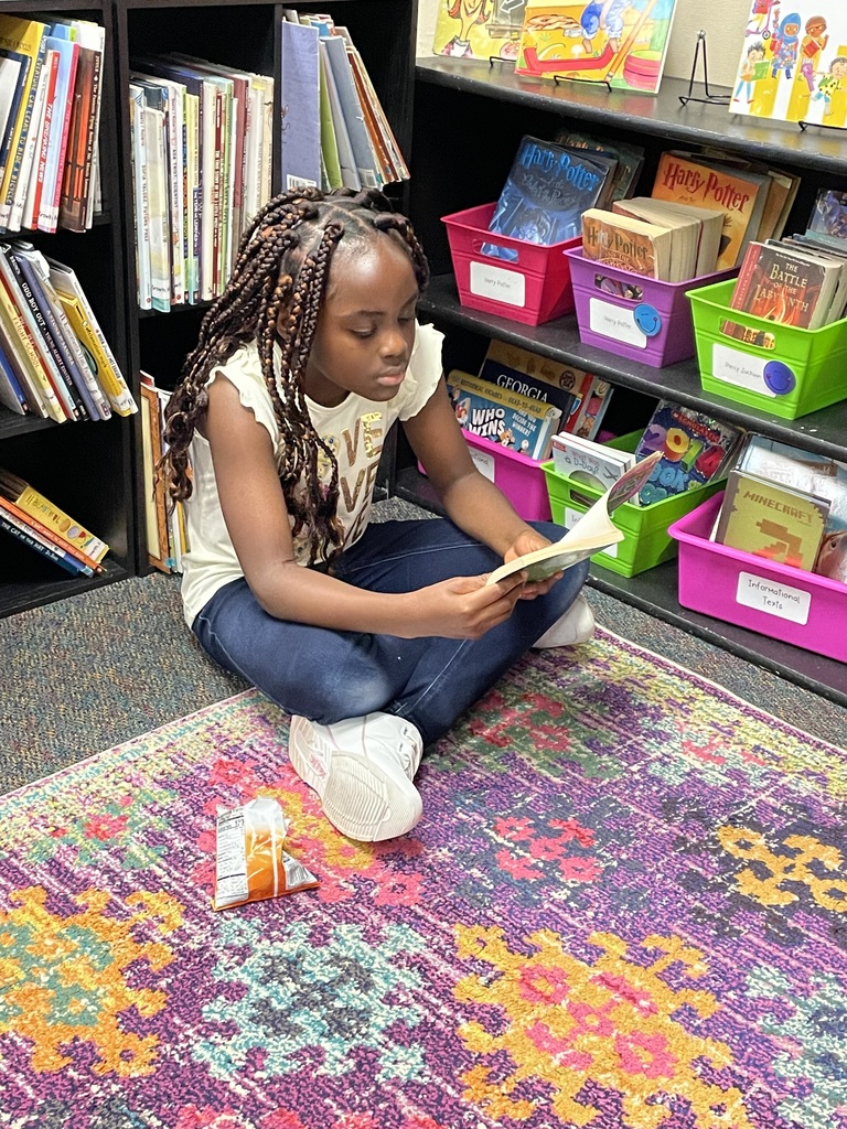 4th grader reading